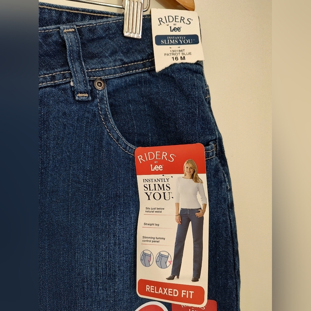Riders by Lee Women's Straight Leg Slimming Blue Jeans - Picture 4 of 7